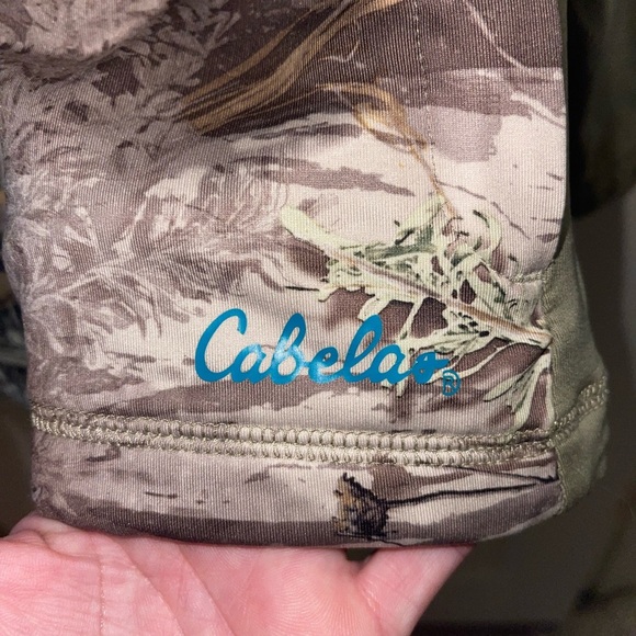 Cabela’s womans camo zip up - Size small - Picture 8 of 8